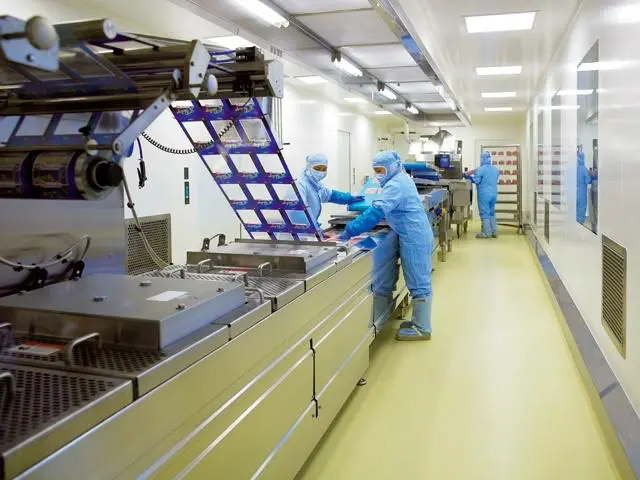 Meat-Industry-Packing-Line-uvc Meat packaging on UVC packaging tape